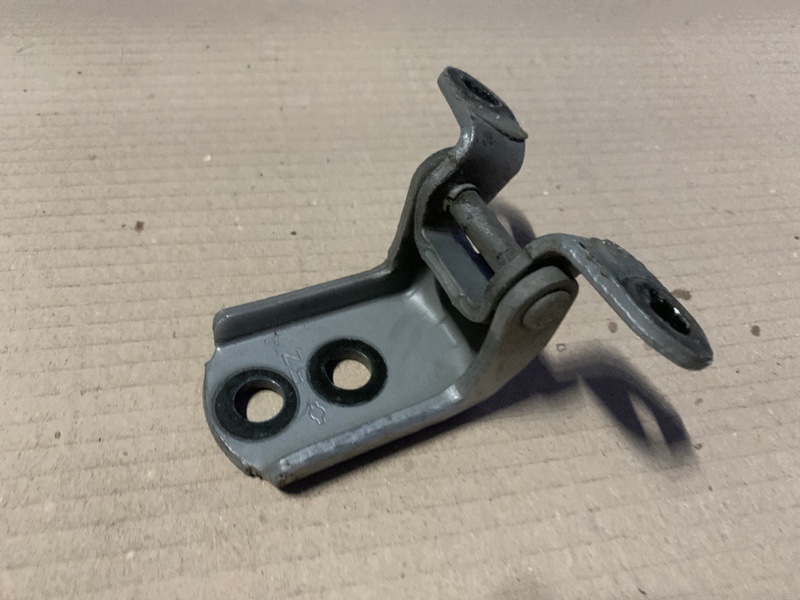 Петля двери нижняя передняя правая INFINITI FX S50 03-08 S50 3.5  VQ35DE