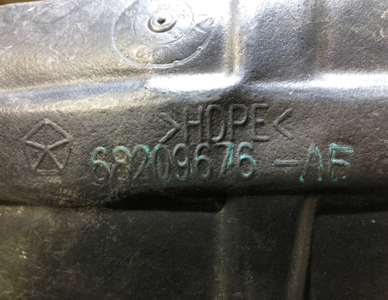 Подкрылок задний правый CHEROKEE 14- 2015 Внедорожник 2.4