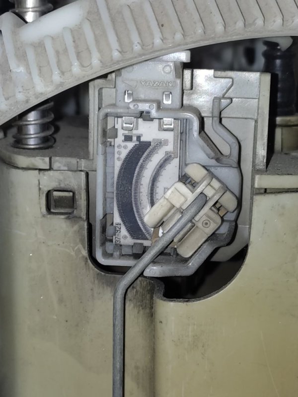 Топливный насос LAND CRUISER PRADO 120 02-09