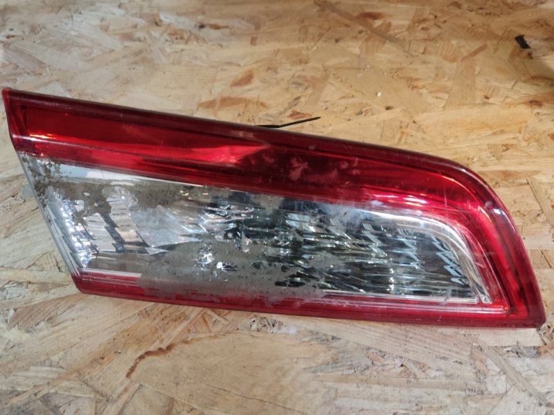 Фонарь внутренний задний левый TOYOTA CAMRY 50 12-15 Б/У