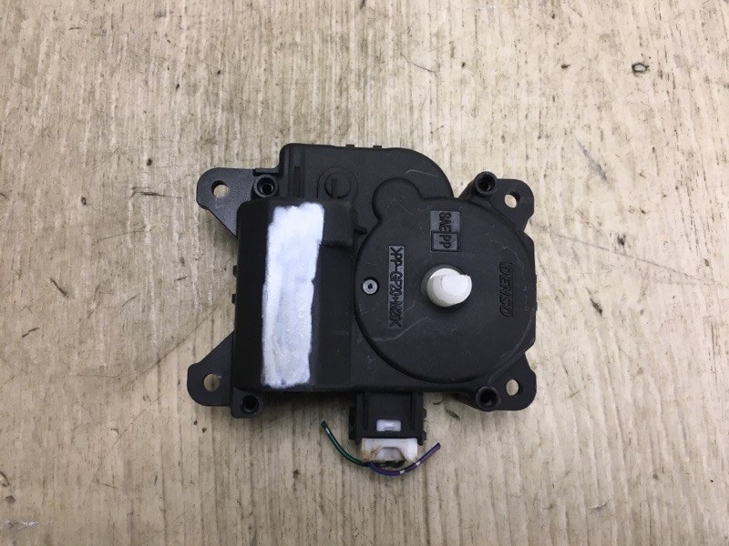 Запчасть моторчик заслонки печки TOYOTA CAMRY 30 02-06 2003 MCV30 87106-06120 Б/У Моторчик заслонки печки TOYOTA CAMRY 30 02-06 2003 MCV30 87106-06120 Б/У