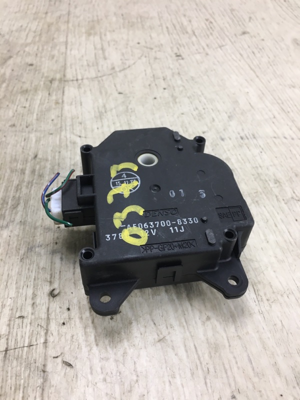 Моторчик заслонки печки TOYOTA CAMRY 30 02-06 MCV30 Моторчик заслонки печки TOYOTA CAMRY 30 02-06 MCV30