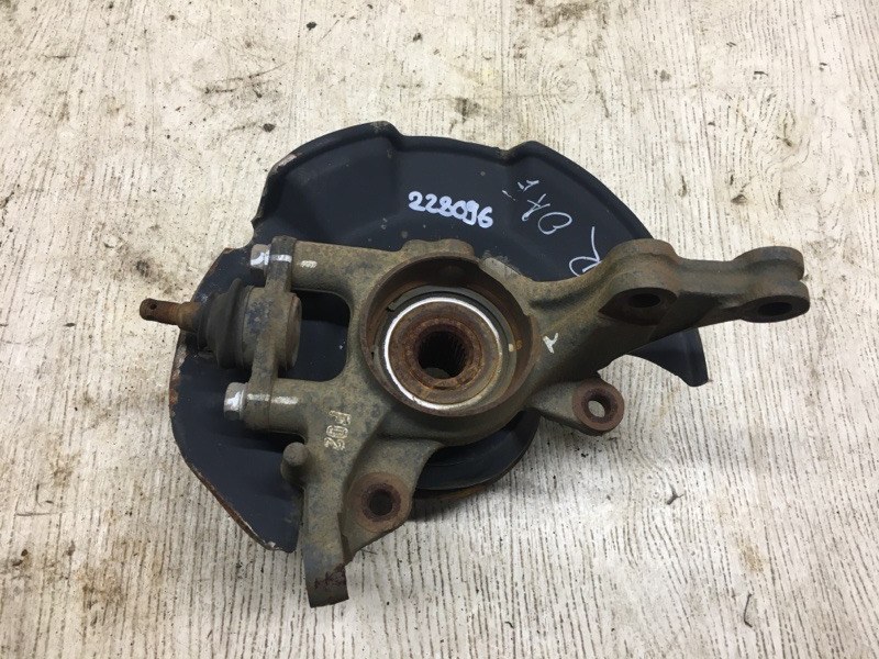 Кулак поворотный передний правый HYUNDAI ELANTRA HD 06-11 2008 HD 2.0 G4GC 51716-2H000 Б/У