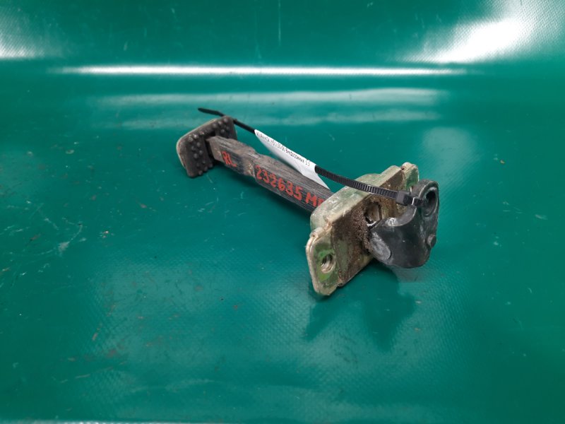 Ограничитель двери задний левый MDX (YD1) 00-06 2004 Внедорожник 3.5 Ограничитель двери задний левый MDX (YD1) 00-06 2004 Внедорожник 3.5