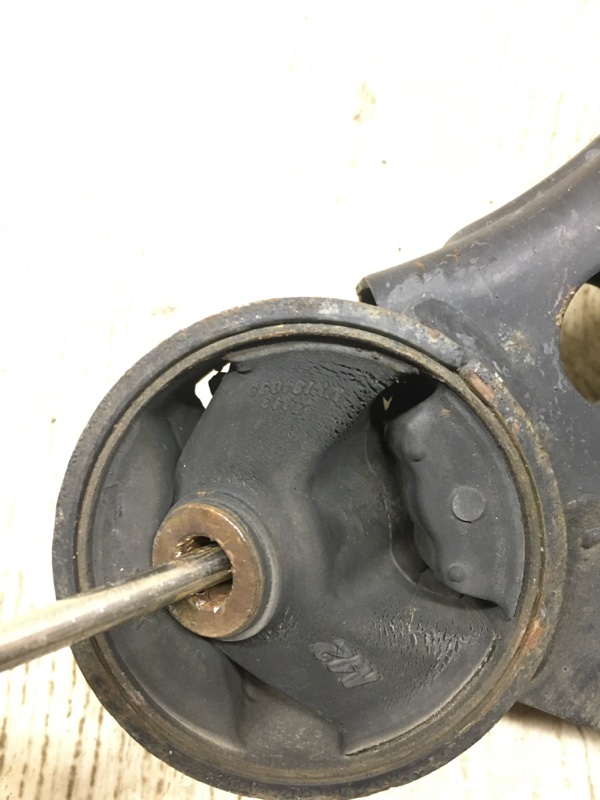 Подушка двигателя OUTLANDER XL 05-13 Внедорожник 4B12