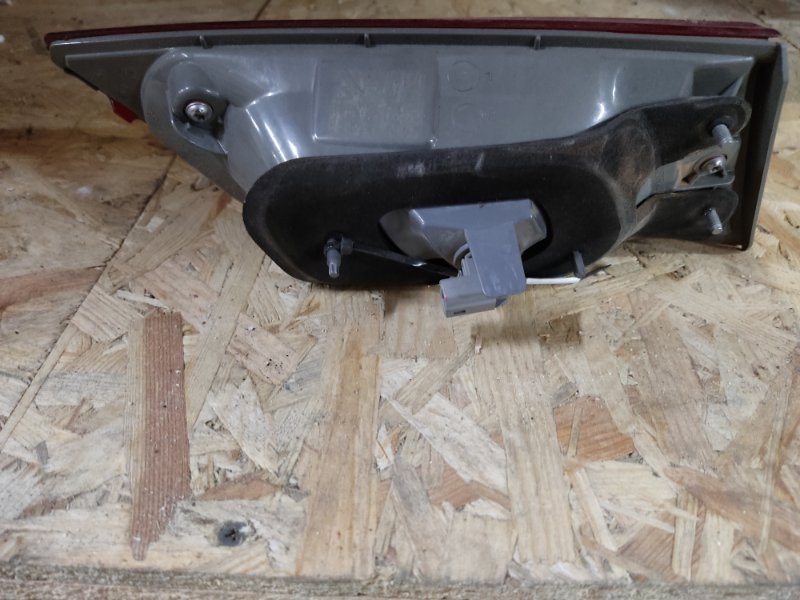 Фонарь внутренний задний правый CAMRY 50 12-15