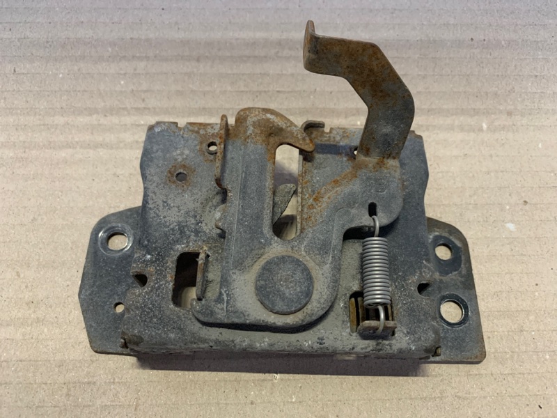 Запчасть замок капота MITSUBISHI PAJERO 06-21 Б/У Замок капота MITSUBISHI PAJERO 06-21 Б/У