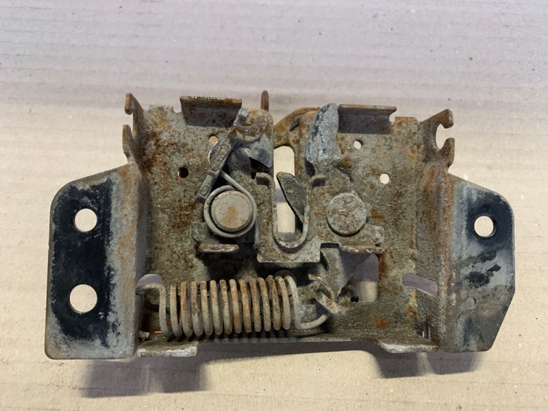 Замок капота MITSUBISHI PAJERO 06-21 Замок капота MITSUBISHI PAJERO 06-21