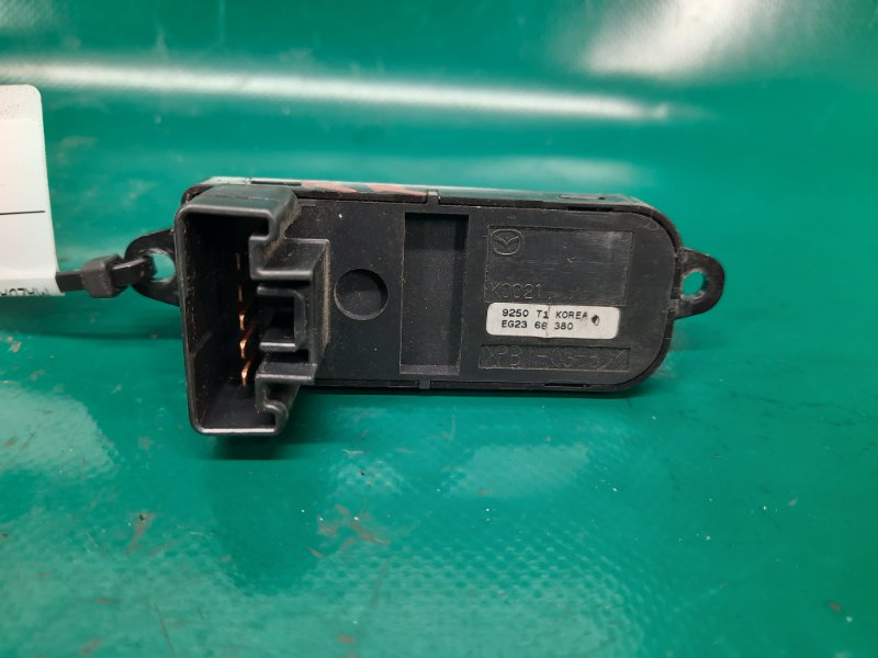 Кнопка стеклоподъемника задняя правая CX-7 06-12 2010 Внедорожник 2.3 Кнопка стеклоподъемника задняя правая CX-7 06-12 2010 Внедорожник 2.3