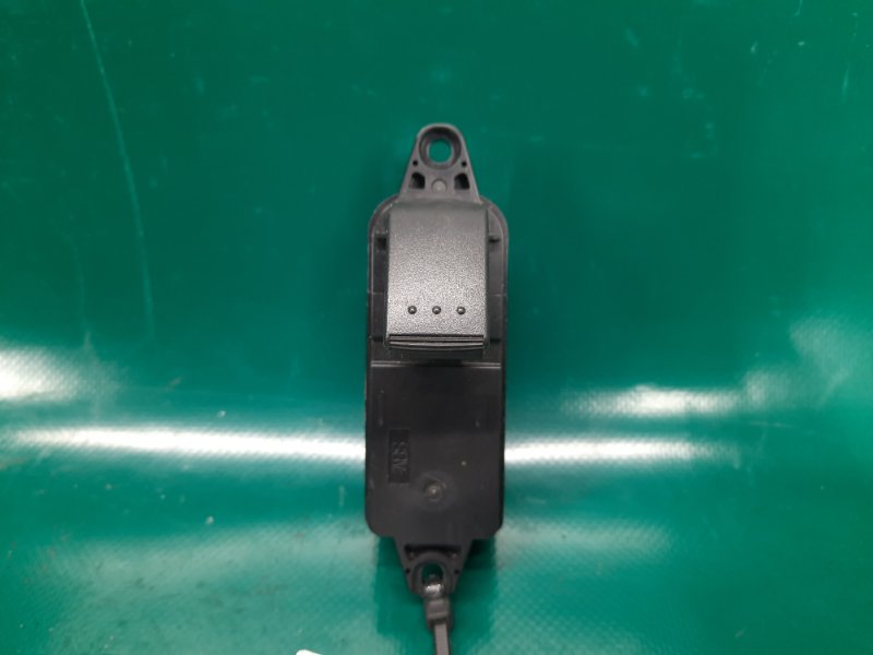 Запчасть кнопка стеклоподъемника задняя левая MAZDA CX-7 06-12 2010 Внедорожник 2.3 EG23-66-380 Б/У Кнопка стеклоподъемника задняя левая MAZDA CX-7 06-12 2010 Внедорожник 2.3 EG23-66-380 Б/У