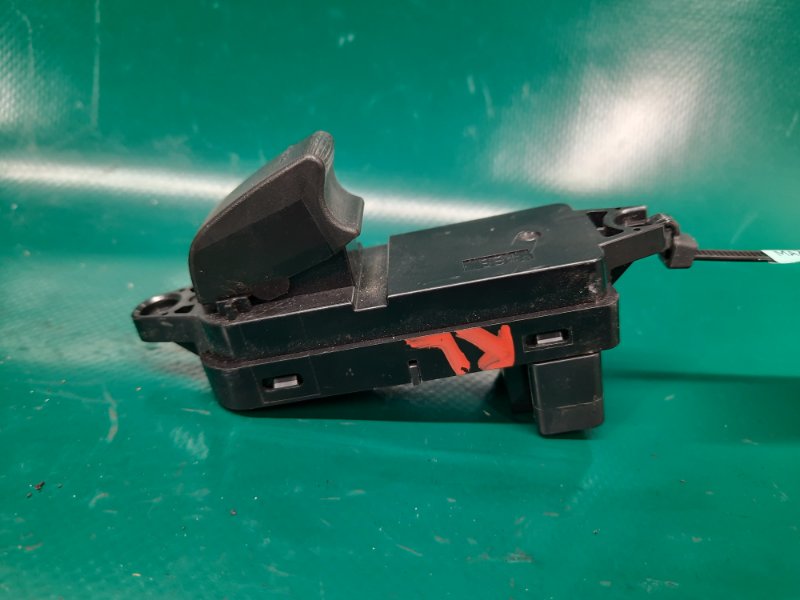 Кнопка стеклоподъемника задняя левая MAZDA CX-7 06-12 Внедорожник 2.3 Кнопка стеклоподъемника задняя левая MAZDA CX-7 06-12 Внедорожник 2.3