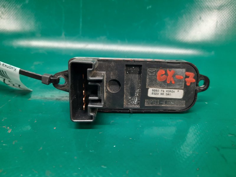 Кнопка стеклоподъемника задняя левая CX-7 06-12 2010 Внедорожник 2.3 Кнопка стеклоподъемника задняя левая CX-7 06-12 2010 Внедорожник 2.3
