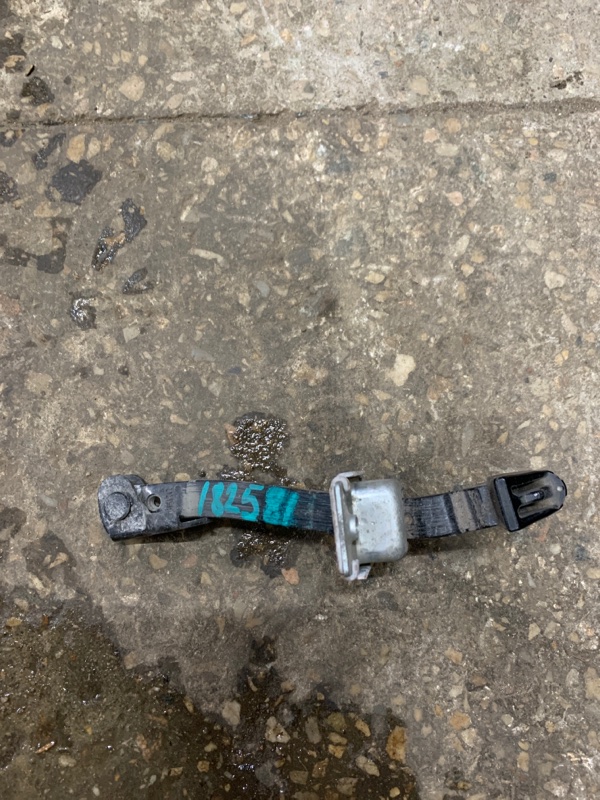 Ограничитель двери задний правый MAZDA 3 BL 09-13 Хэтчбек BBM4-72-270A Б/У