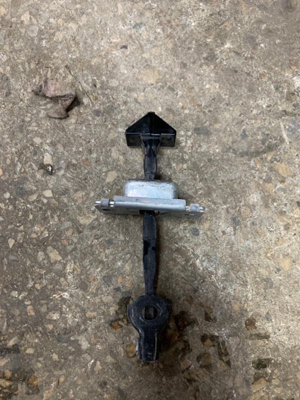 Ограничитель двери задний правый 3 BL 09-13 Хэтчбек