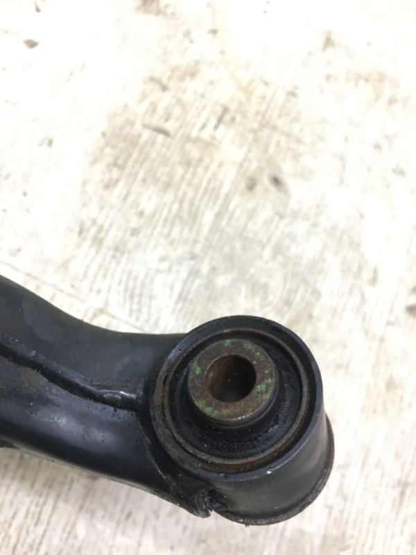 Рычаг передней подвески нижний правый HYUNDAI ELANTRA HD 06-11