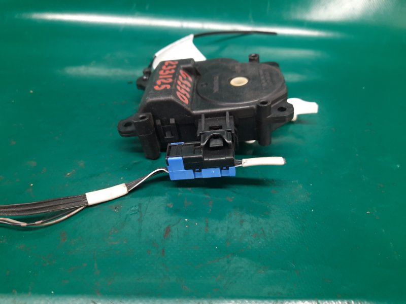 Моторчик заслонки печки LEXUS GS350 GS300 05-11 Седан 3.5 2GR-FSE Моторчик заслонки печки LEXUS GS350 GS300 05-11 Седан 3.5 2GR-FSE