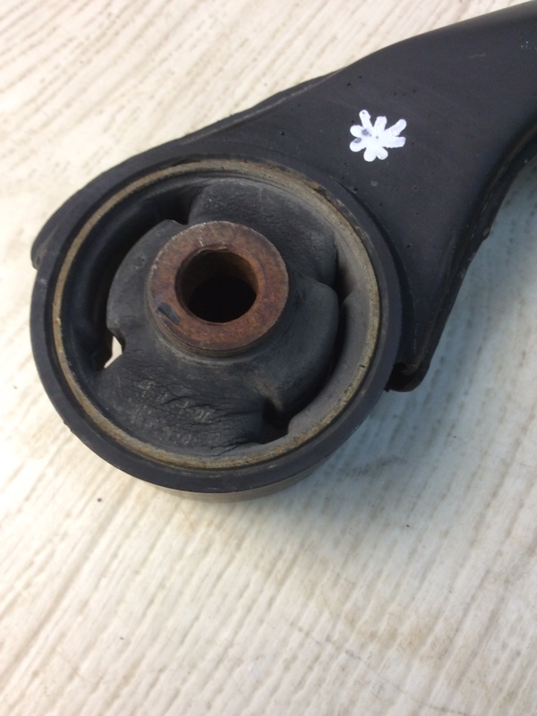 Рычаг передней подвески нижний передний правый HYUNDAI ELANTRA HD 06-11