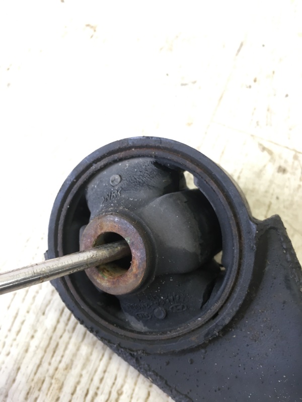 Рычаг передней подвески нижний передний правый HYUNDAI ELANTRA HD 06-11 HD