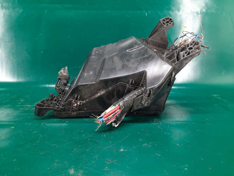 Блок предохранителей моторный отсек GS350 GS300 05-11 2008 Седан 3.5 2GR-FSE Блок предохранителей моторный отсек GS350 GS300 05-11 2008 Седан 3.5 2GR-FSE