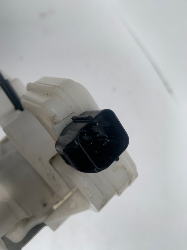 Замок двери передний правый GALANT 03-12 2008 Седан 2.4