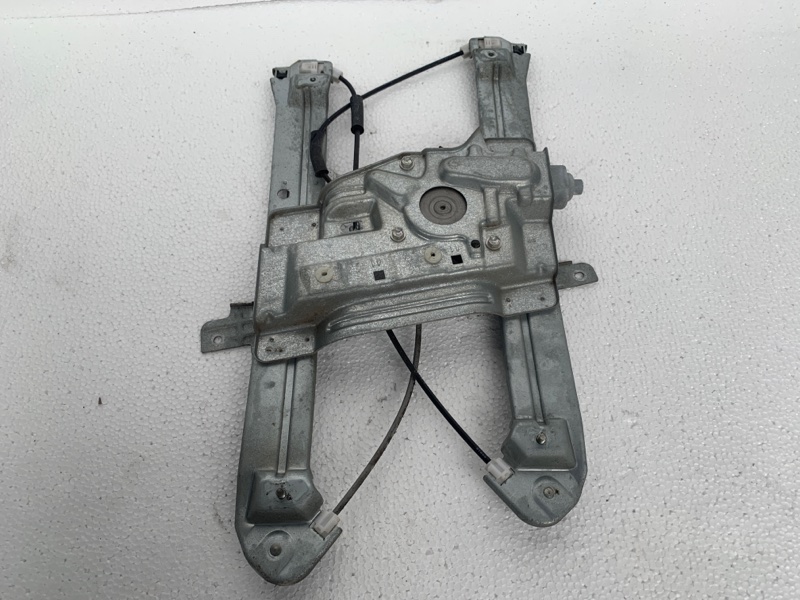 Запчасть стеклоподъемник передний правый MITSUBISHI GALANT 03-12 2008 Седан 2.4 MR599948 Б/У Стеклоподъемник передний правый MITSUBISHI GALANT 03-12 2008 Седан 2.4 MR599948 Б/У