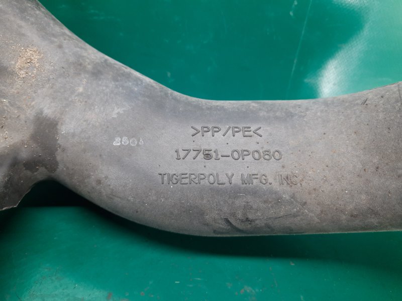 Патрубок воздушного фильтра TOYOTA VENZA 09-16 Внедорожник 3.5 2GR-FE Патрубок воздушного фильтра TOYOTA VENZA 09-16 Внедорожник 3.5 2GR-FE