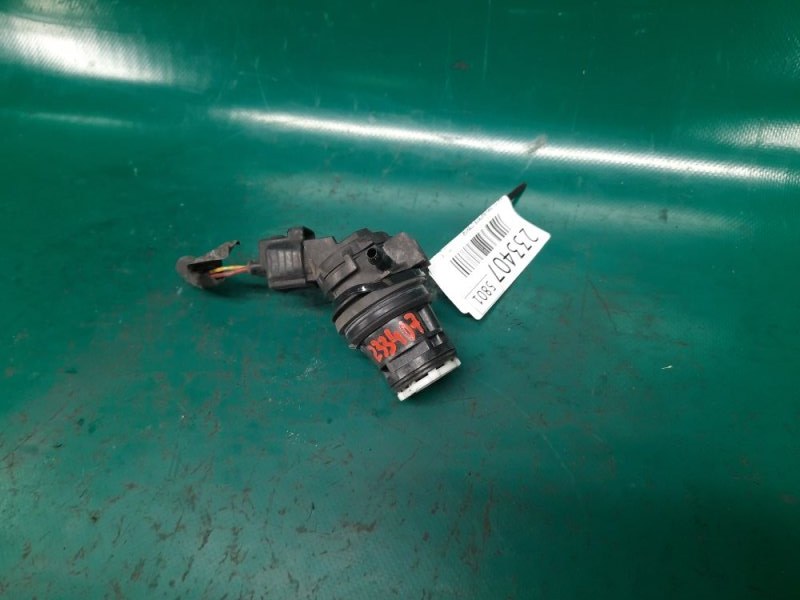 Запчасть насос омывателя стекла задний TOYOTA VENZA 09-16 2011 Внедорожник 3.5 2GR-FE 85330-60180 Б/У Насос омывателя стекла задний TOYOTA VENZA 09-16 2011 Внедорожник 3.5 2GR-FE 85330-60180 Б/У