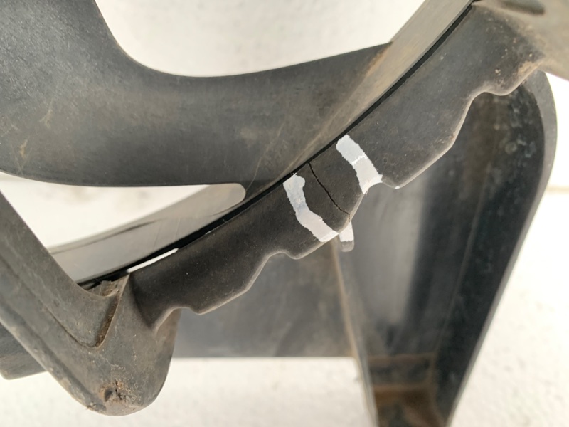 Диффузор вентилятора основного радиатора HYUNDAI SANTA FE (CM) 05-12 CM Диффузор вентилятора основного радиатора HYUNDAI SANTA FE (CM) 05-12 CM