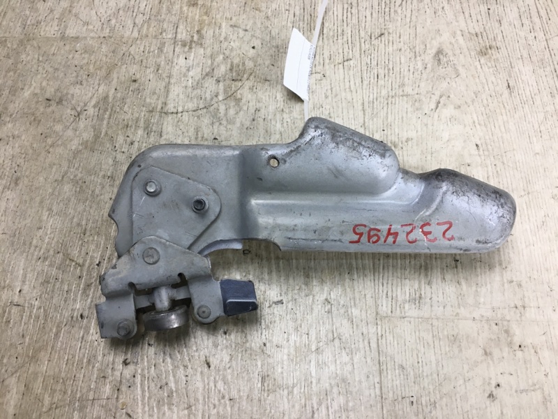 Ролик сдвижной двери нижний левый NISSAN NV200 USA 13- 2020 M20XUS 2.0 MR20DE 82421-JX00B Б/У