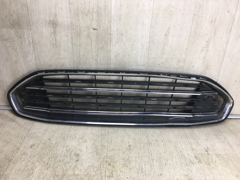 Решетка радиатора FORD FUSION 14- MK5 DS7Z-8200-BA Б/У