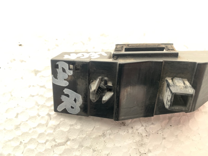 Кронштейн переднего бампера правый SUBARU LEGACY 03-09 BL/BP