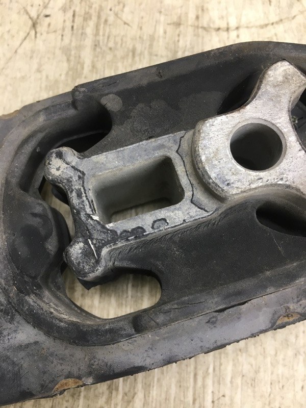 Подушка двигателя передняя NISSAN JUKE 10-19 F15 1.6 MR16DDT