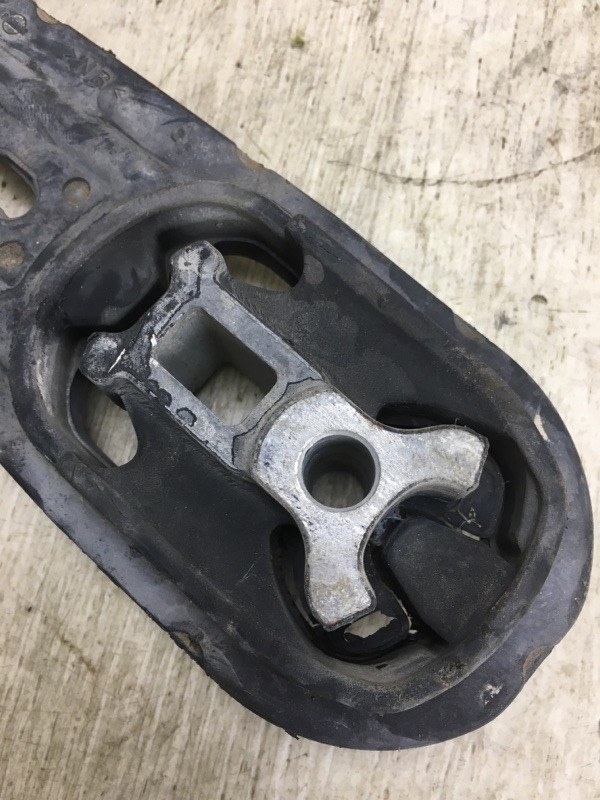 Подушка двигателя передняя JUKE 10-19 2011 F15 1.6 MR16DDT