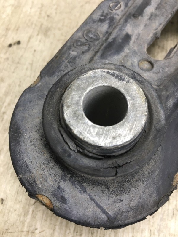 Подушка двигателя передняя JUKE 10-19 2011 F15 1.6 MR16DDT