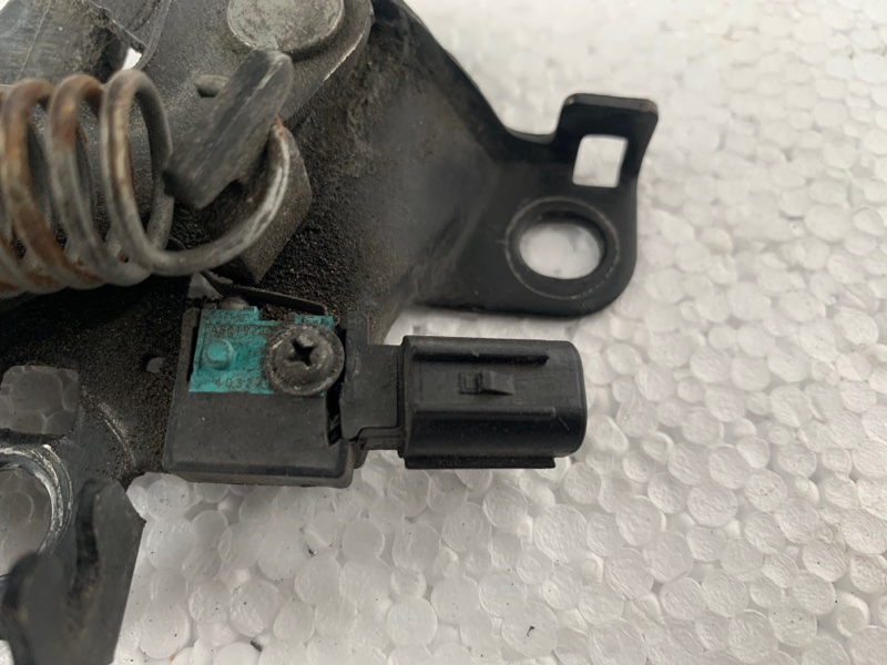 Замок капота PRIUS - 30 09-17