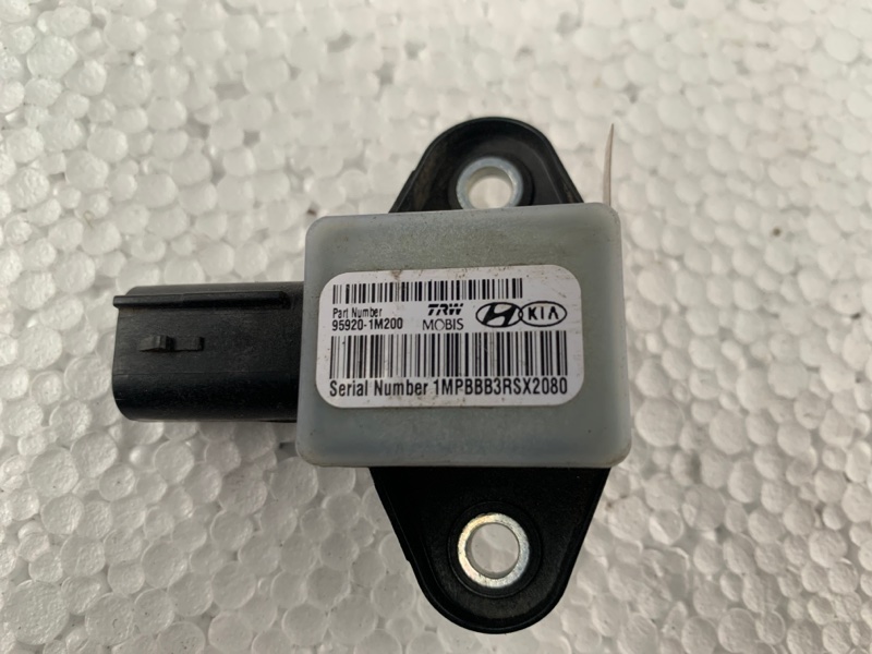 Датчик удара передний правый SONATA YF 10-14 YF