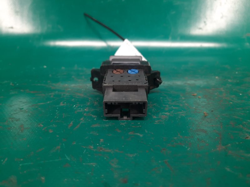 Кнопка закрывания крышки багажника MDX (YD2) 06-13 2009 Внедорожник 3.7 J37A1 Кнопка закрывания крышки багажника MDX (YD2) 06-13 2009 Внедорожник 3.7 J37A1