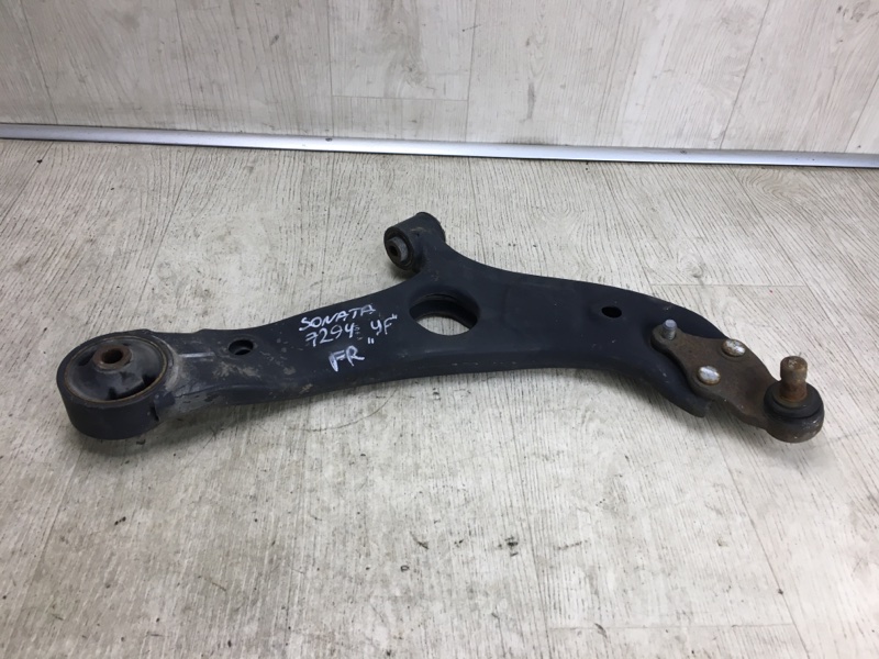 Рычаг передней подвески нижний правый SONATA YF 10-14 2013 YF 2.4 G4KJ Рычаг передней подвески нижний правый SONATA YF 10-14 2013 YF 2.4 G4KJ