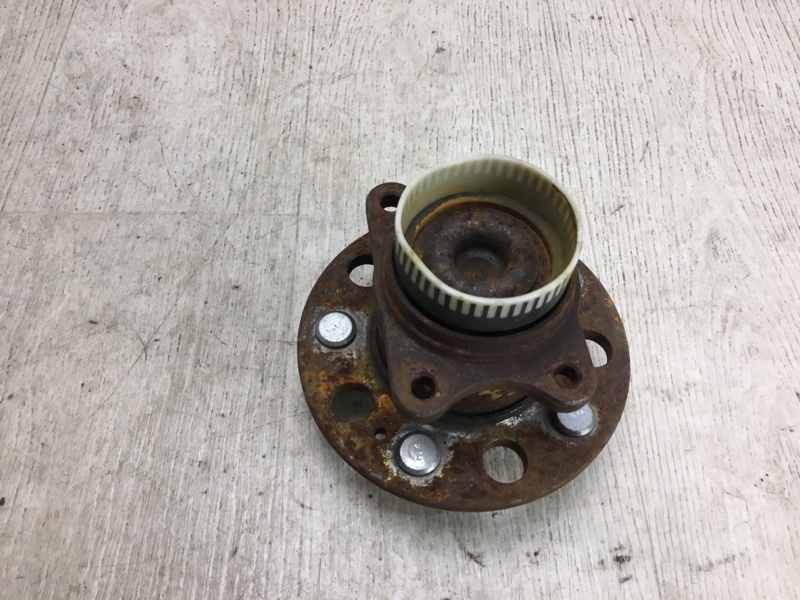 Ступица задняя левая HYUNDAI SONATA YF 10-14 2013 YF 2.4 G4KJ 527303S200 Б/У