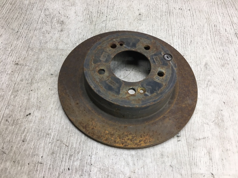 Тормозной диск задний правый HYUNDAI SONATA YF 10-14 2013 YF 2.4 G4KJ 584113Q000 Б/У