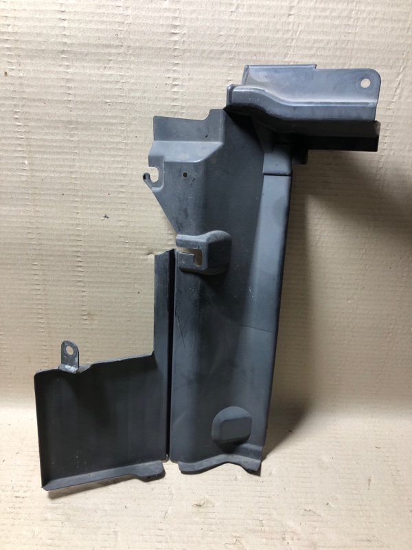 Дефлектор радиатора правый TIIDA/VERSA C11 04-11 Хетчбек