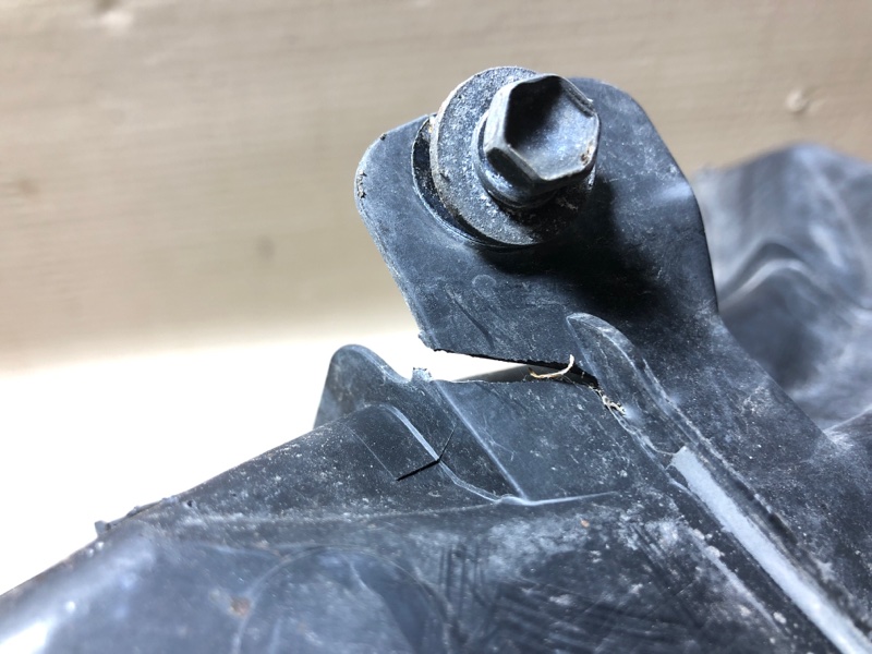 Воздуховод охлаждения тормозов левый LS460 06-12 USF40