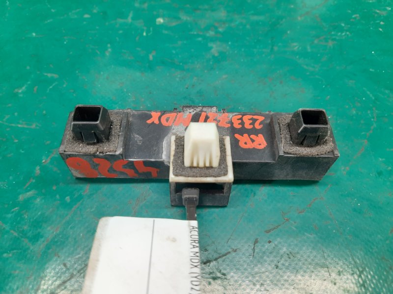 Кронштейн заднего бампера задний правый ACURA MDX (YD2) 06-13 Внедорожник 3.7 J37A1 Кронштейн заднего бампера задний правый ACURA MDX (YD2) 06-13 Внедорожник 3.7 J37A1