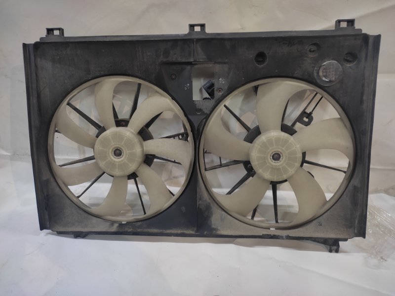 Диффузор вентилятора основного радиатора LEXUS LS460 06-12 USF40 16711-38060 Б/У