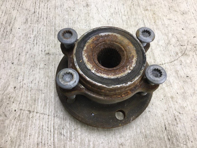 Запчасть ступица передняя левая VOLKSWAGEN PASSAT B8 14- 2015 A32 1.8 CPRA 5K0 498 621 Б/У Ступица передняя левая VOLKSWAGEN PASSAT B8 14- 2015 A32 1.8 CPRA 5K0 498 621 Б/У