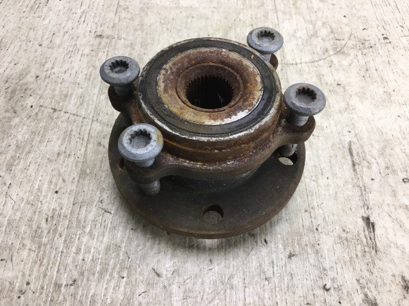 Ступица передняя левая PASSAT B8 14- 2015 A32 1.8 CPRA Ступица передняя левая PASSAT B8 14- 2015 A32 1.8 CPRA