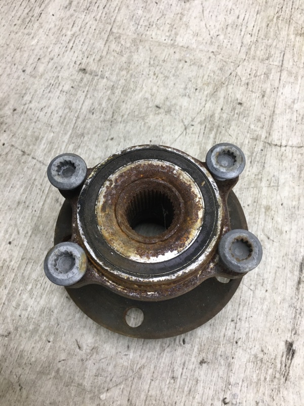 Ступица передняя левая VOLKSWAGEN PASSAT B8 14- A32 1.8 CPRA Ступица передняя левая VOLKSWAGEN PASSAT B8 14- A32 1.8 CPRA