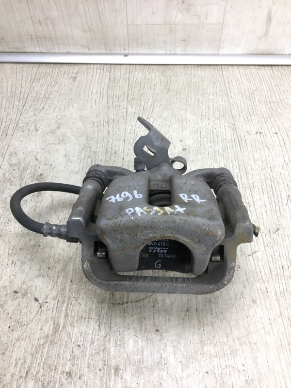 Суппорт тормозной задний правый PASSAT B8 14- 2015 A32 1.8 CPRA