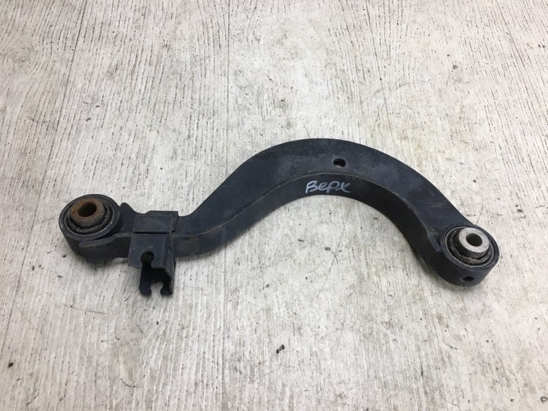 Рычаг задней подвески поперечный верхний VOLKSWAGEN PASSAT B8 14- 2015 A32 1.8 CPRA 5Q0 505 323 C Б/У