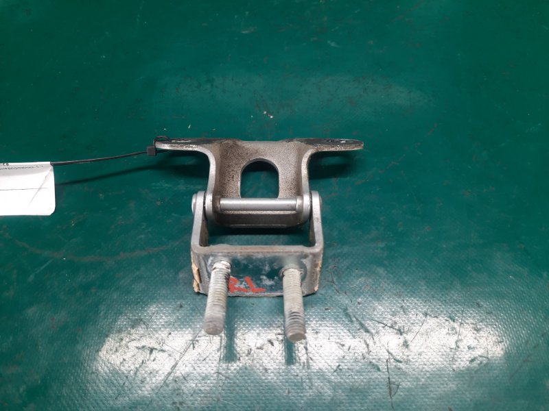 Петля крышки багажника левая MDX (YD2) 06-13 2008 Внедорожник 3.7 J37A1 Петля крышки багажника левая MDX (YD2) 06-13 2008 Внедорожник 3.7 J37A1